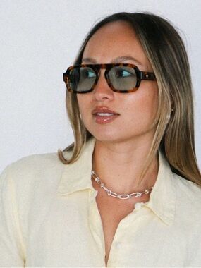 Elisa Johnson Jane Mini in Brown Tortoise. Brand New.